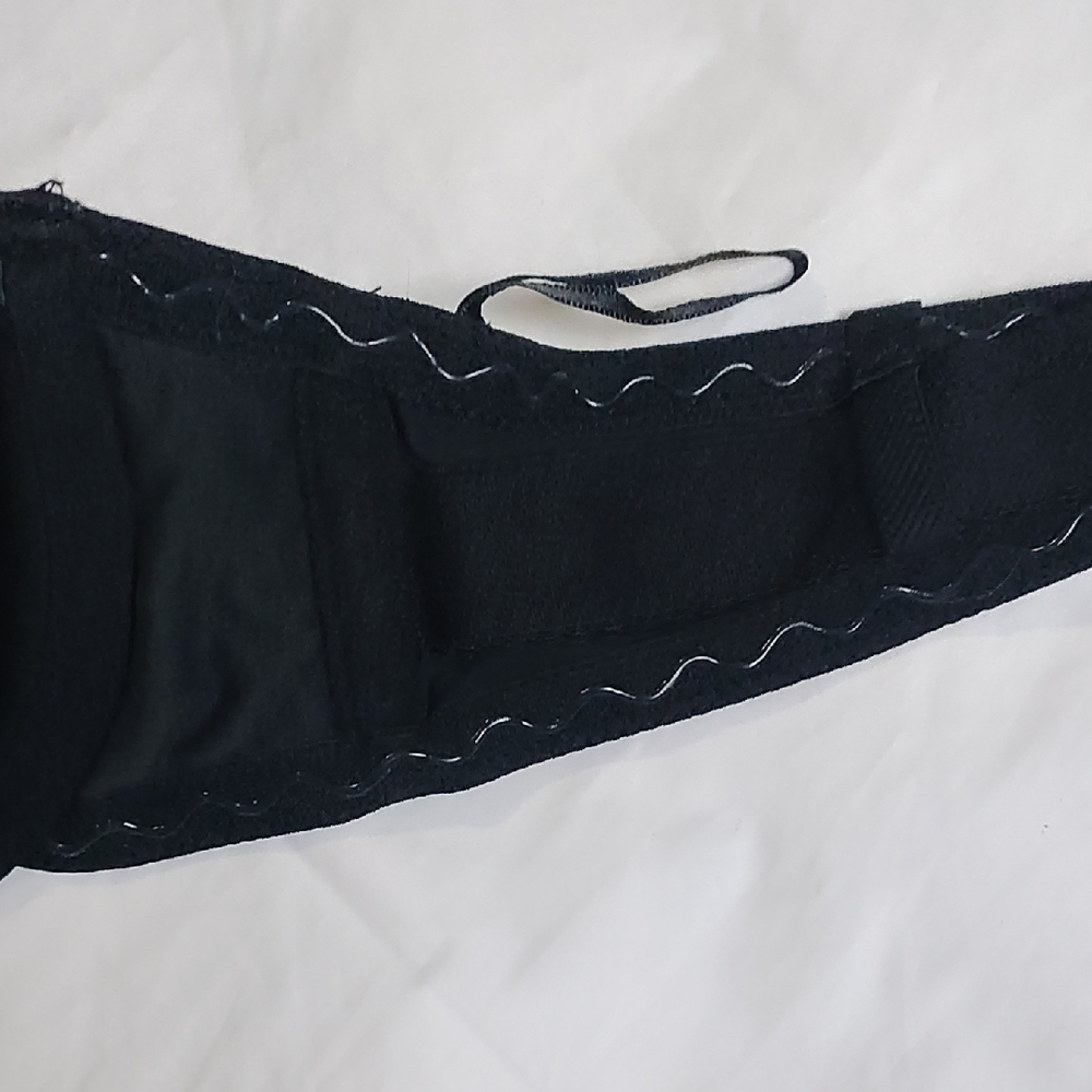 Black Strapless Bra with Underwire Support - Picture 5 of 7